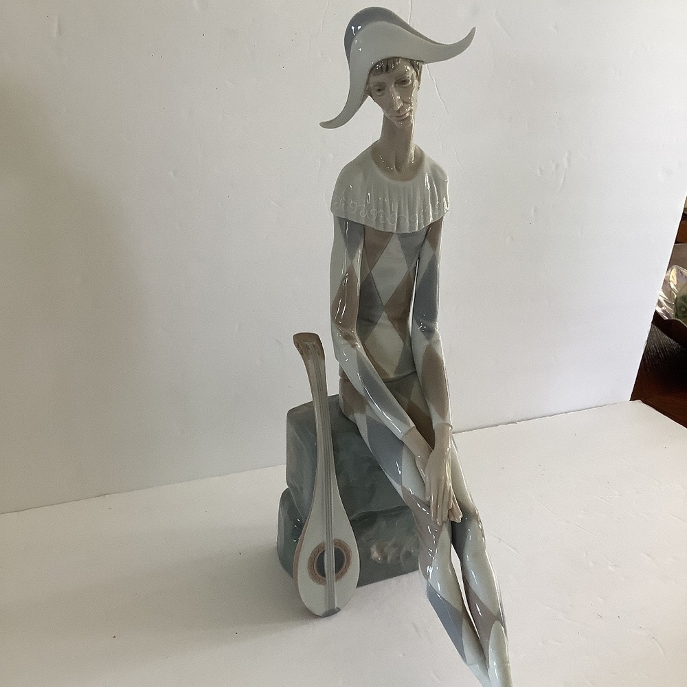 Large Lladro "Sad Harlequin" with mandolin 4558 Mint Condition